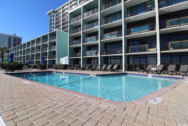 view of swimming pool