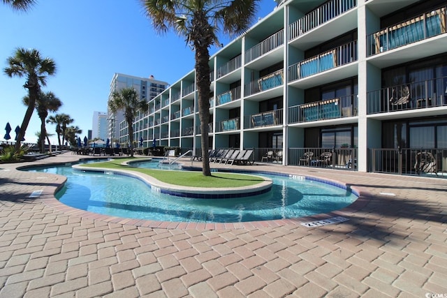 view of swimming pool