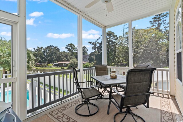 sunroom featuring ceiling fan