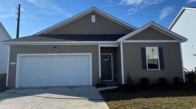 view of front facade featuring a garage and a front yard