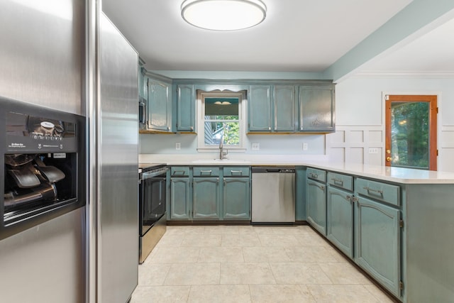 kitchen with light tile patterned flooring, sink, kitchen peninsula, stainless steel appliances, and crown molding