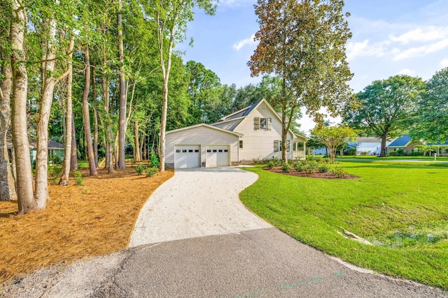 view of front facade featuring a front yard