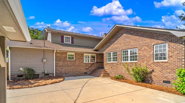 view of front of property featuring a patio