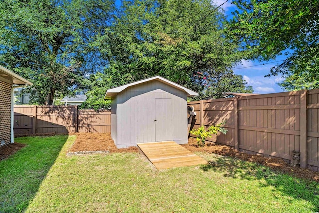 view of outdoor structure featuring a yard