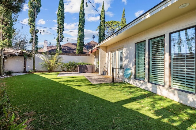 view of yard featuring a patio area