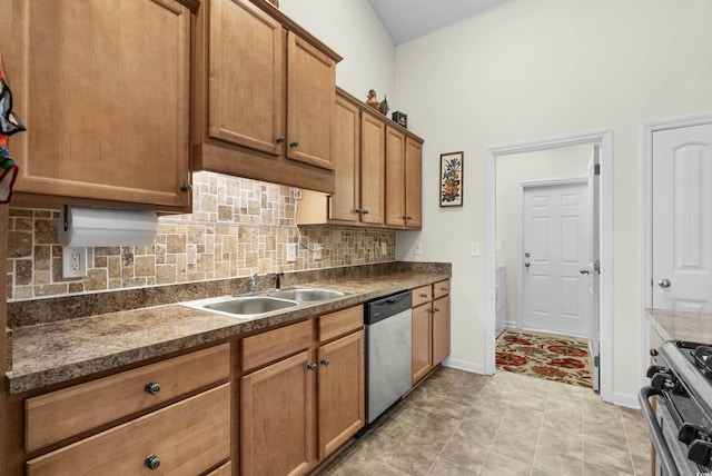 bedroom with a tray ceiling, connected bathroom, light carpet, and ceiling fan