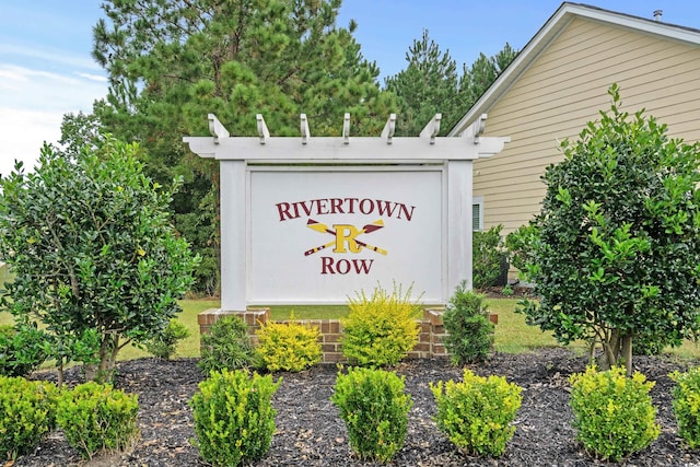 view of community / neighborhood sign