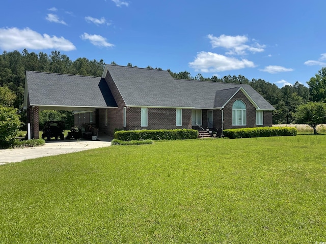 ranch-style house featuring a front lawn and a carport