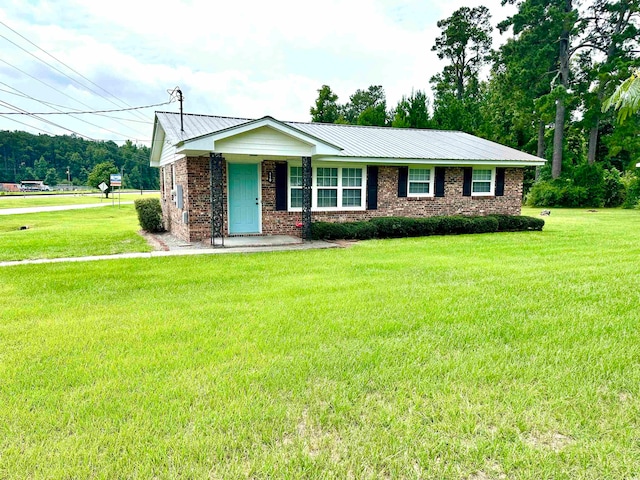 ranch-style house featuring a front lawn