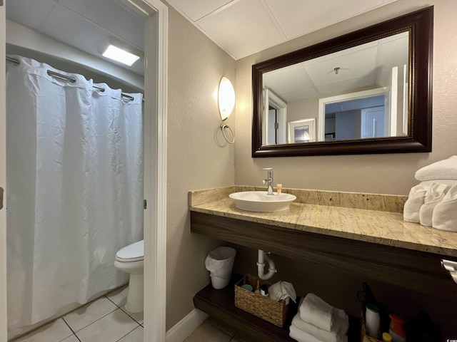 bathroom with a shower with curtain, toilet, tile patterned floors, and sink