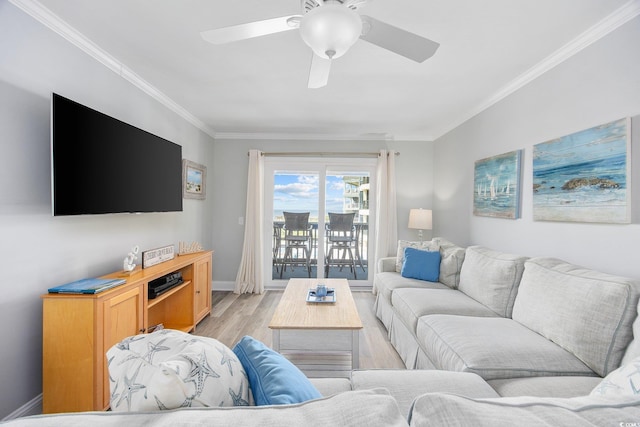 living area featuring ceiling fan, ornamental molding, light wood-type flooring, and baseboards