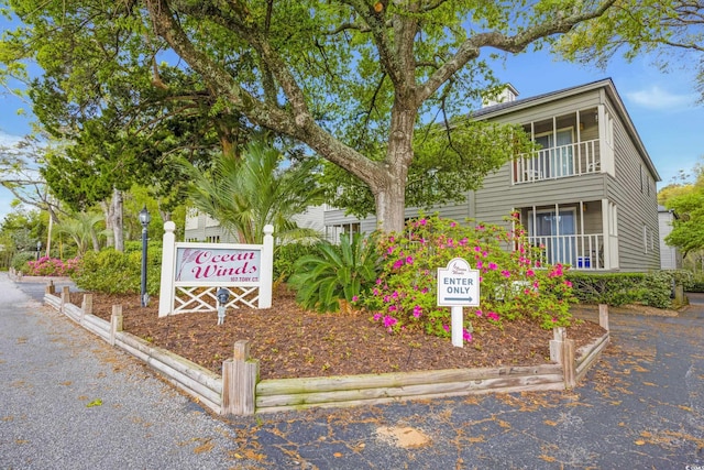 view of front of property