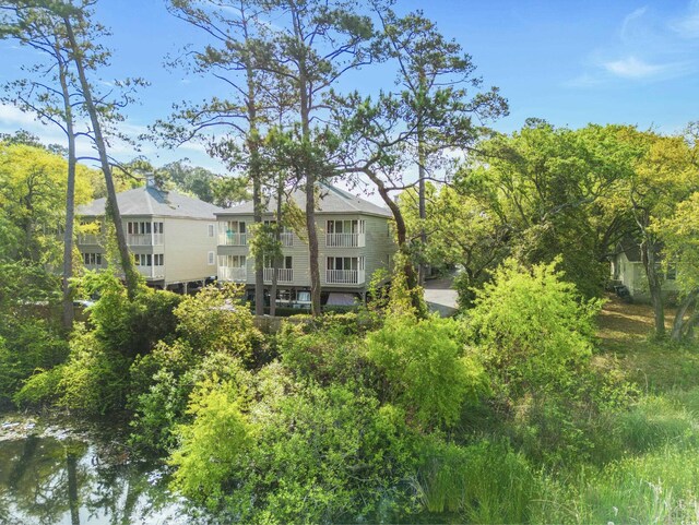 view of yard featuring a balcony