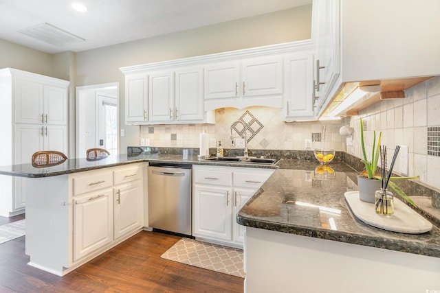 kitchen with visible vents, dishwasher, a peninsula, dark wood-style floors, and a sink