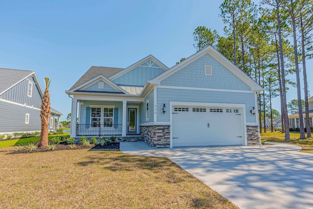 craftsman-style house featuring a porch, a front lawn, and a garage