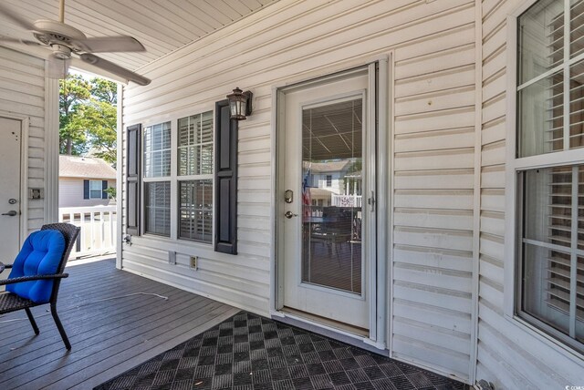 deck with ceiling fan