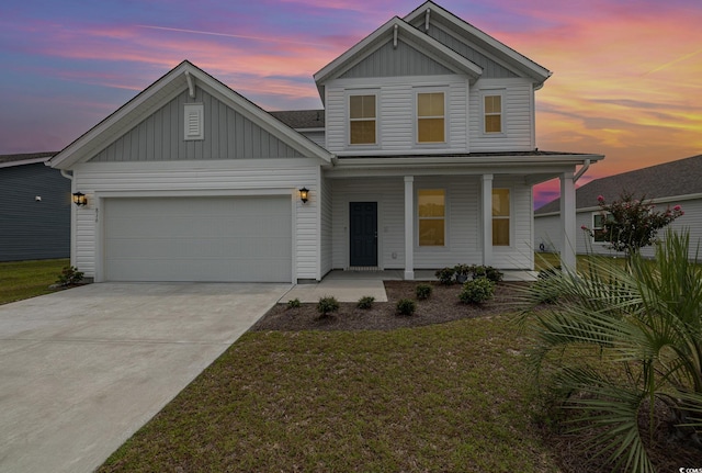 view of front facade featuring a front lawn, a garage, and a porch