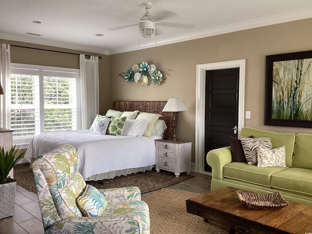 bedroom featuring light hardwood / wood-style floors, ornamental molding, and ceiling fan