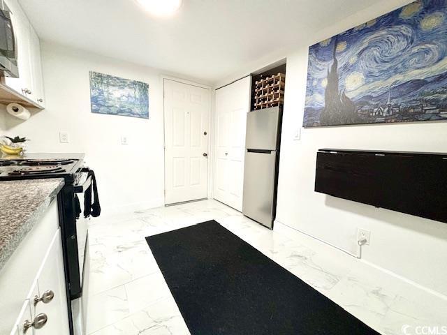 full bathroom with shower / tub combination, vanity, and toilet