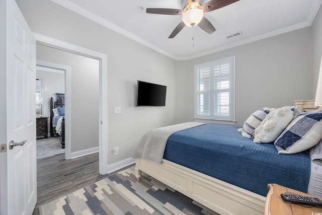 bedroom with ceiling fan, crown molding, and hardwood / wood-style flooring