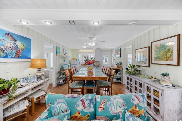 dining space featuring light hardwood / wood-style flooring, ornamental molding, and ceiling fan