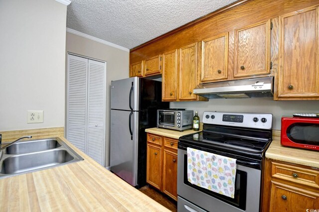 kitchen with sink, ornamental molding, a textured ceiling, and stainless steel appliances