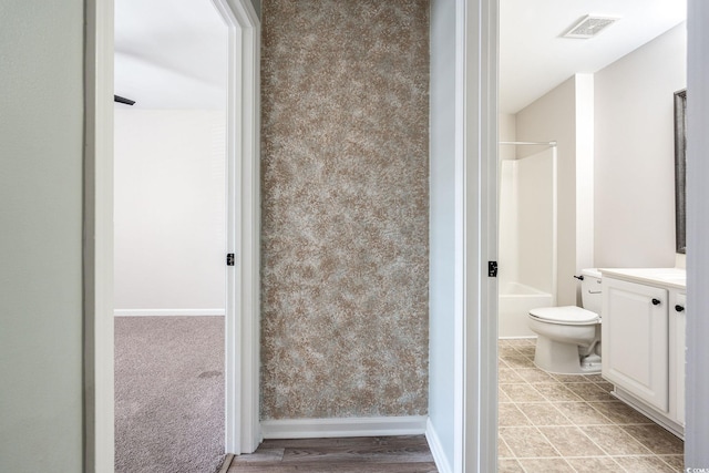 full bath with baseboards, visible vents, vanity, and toilet