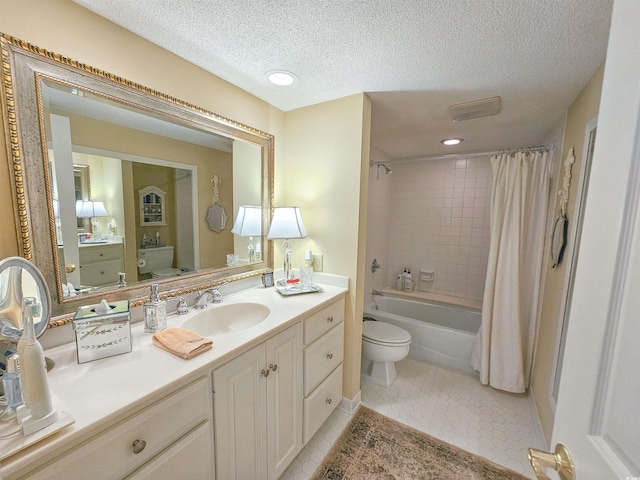 full bathroom with a textured ceiling, shower / tub combo, vanity, and toilet