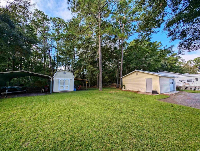 view of yard with an outdoor structure