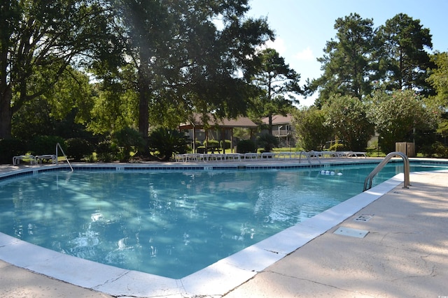 view of swimming pool