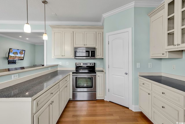 kitchen featuring light hardwood / wood-style floors, stainless steel appliances, ornamental molding, and hanging light fixtures