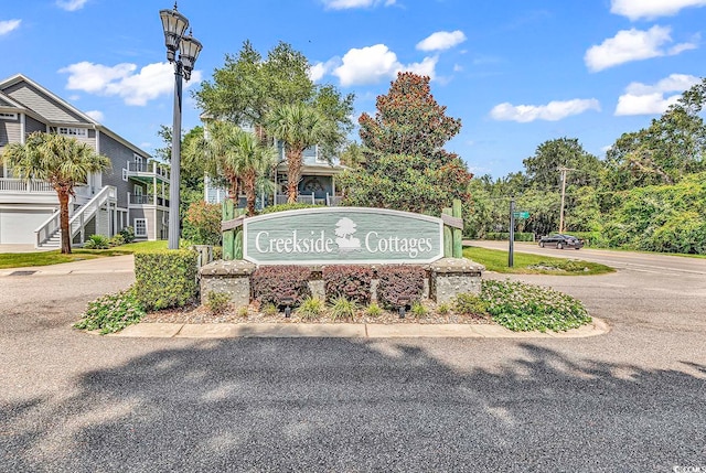 view of community / neighborhood sign