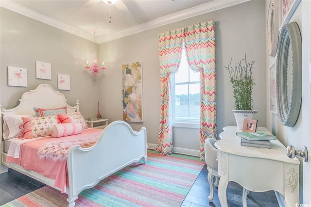 bedroom featuring ceiling fan, dark hardwood / wood-style floors, and crown molding