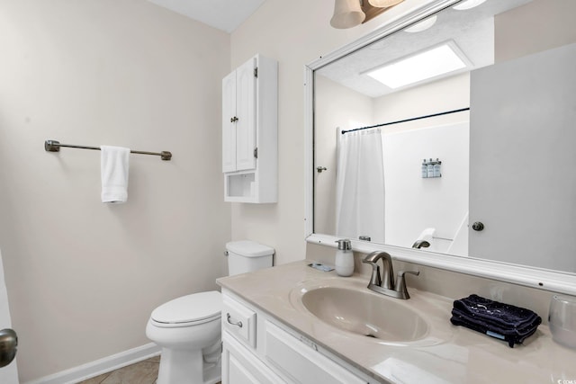 full bathroom with toilet, vanity, baseboards, a shower with curtain, and tile patterned floors