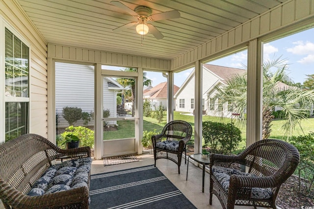 sunroom with ceiling fan