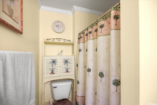 full bath with a shower with curtain, crown molding, toilet, and a textured ceiling