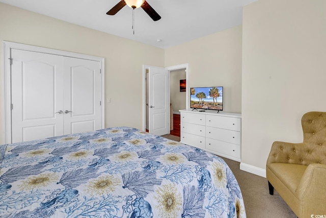 bedroom featuring ceiling fan, a closet, baseboards, and carpet flooring