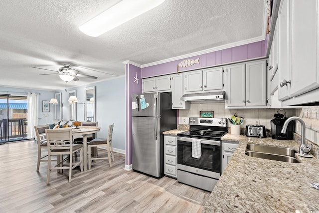 kitchen featuring light hardwood / wood-style flooring, appliances with stainless steel finishes, crown molding, and sink