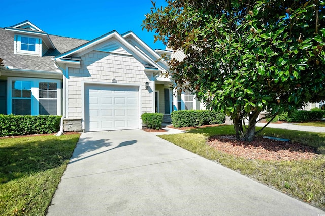 view of front facade featuring a front yard and a garage