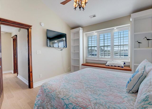 bedroom featuring vaulted ceiling, ceiling fan, and light hardwood / wood-style flooring