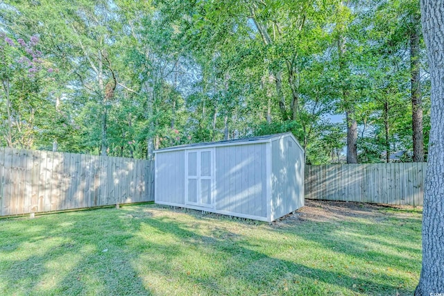 view of yard with a shed