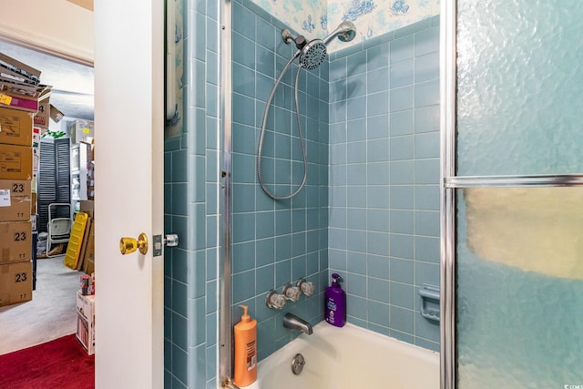 bathroom with tiled shower / bath