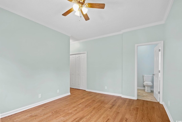 unfurnished bedroom with connected bathroom, light hardwood / wood-style floors, crown molding, and ceiling fan