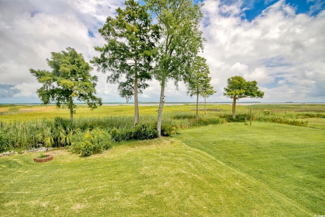 view of yard with a rural view