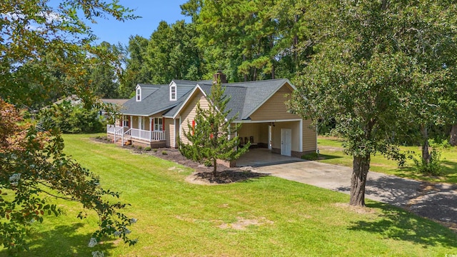 view of front facade featuring a front yard, a carport, and a porch