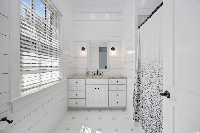 bathroom with a shower with shower curtain and vanity