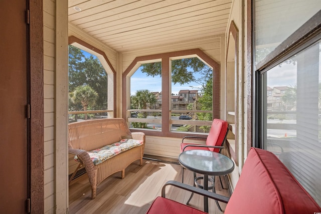 sunroom with vaulted ceiling