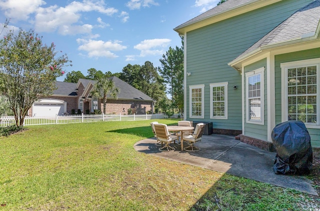 view of yard featuring a patio area