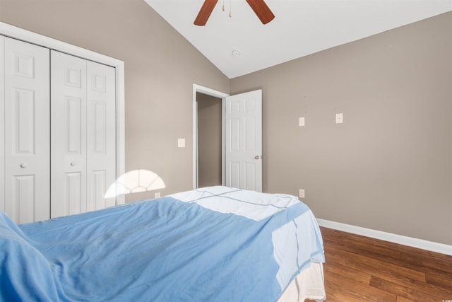 bedroom with lofted ceiling, hardwood / wood-style floors, ceiling fan, and a closet