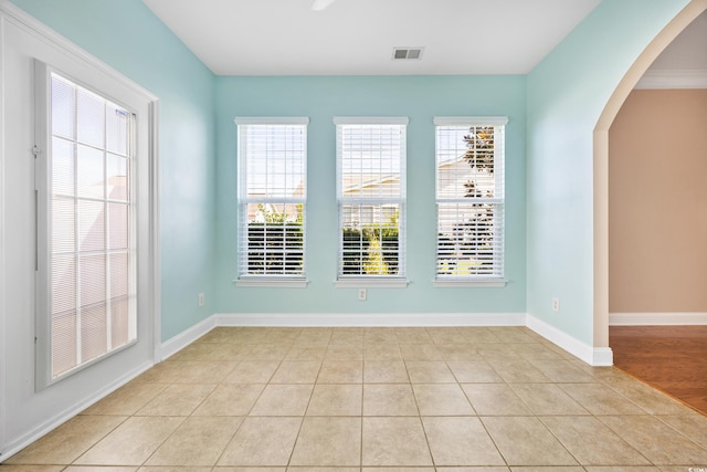 empty room featuring light tile patterned flooring